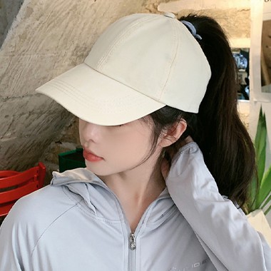 Choose a baseball cap according to your hairstyle